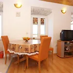 Family-friendly With Swimming Pool - Perna - Peljesac - 10143 Apartmán Kuciste