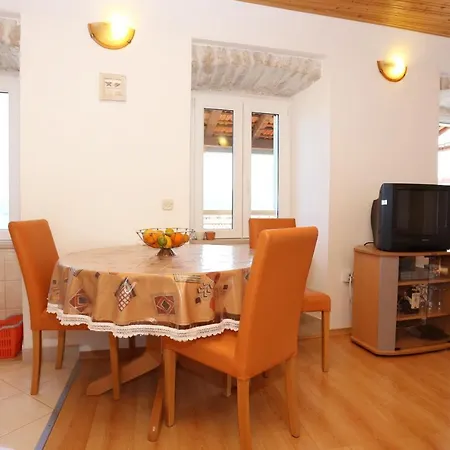 Family Friendly With A Swimming Pool - Perna, Peljesac - 10143 Apartman Kuciste